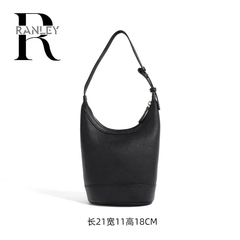 极简风黑色小水桶包腋下斜挎包包（L3003）