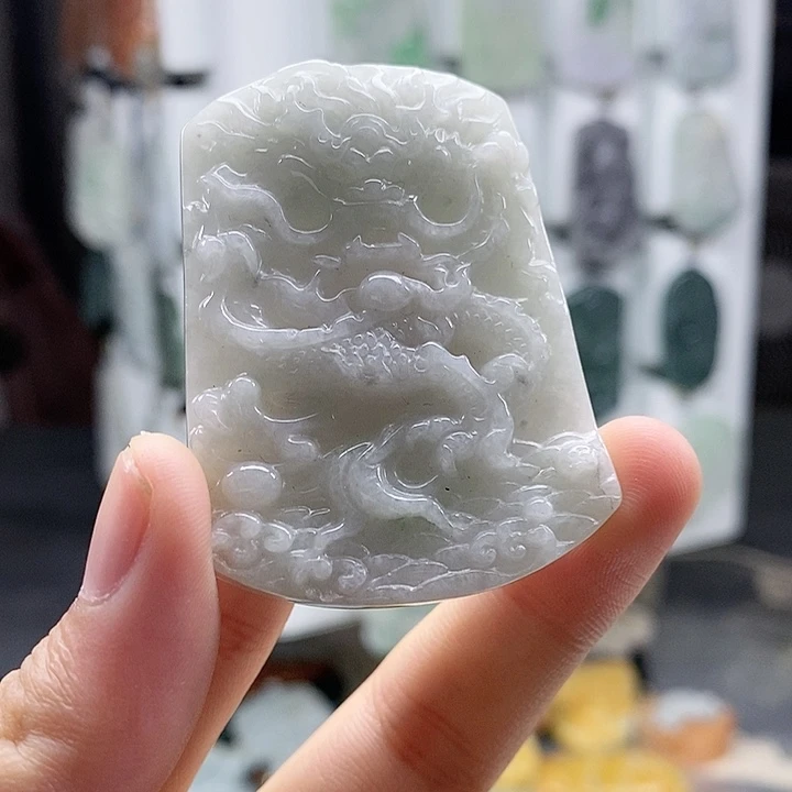翡翠挂件未镶嵌翡翠