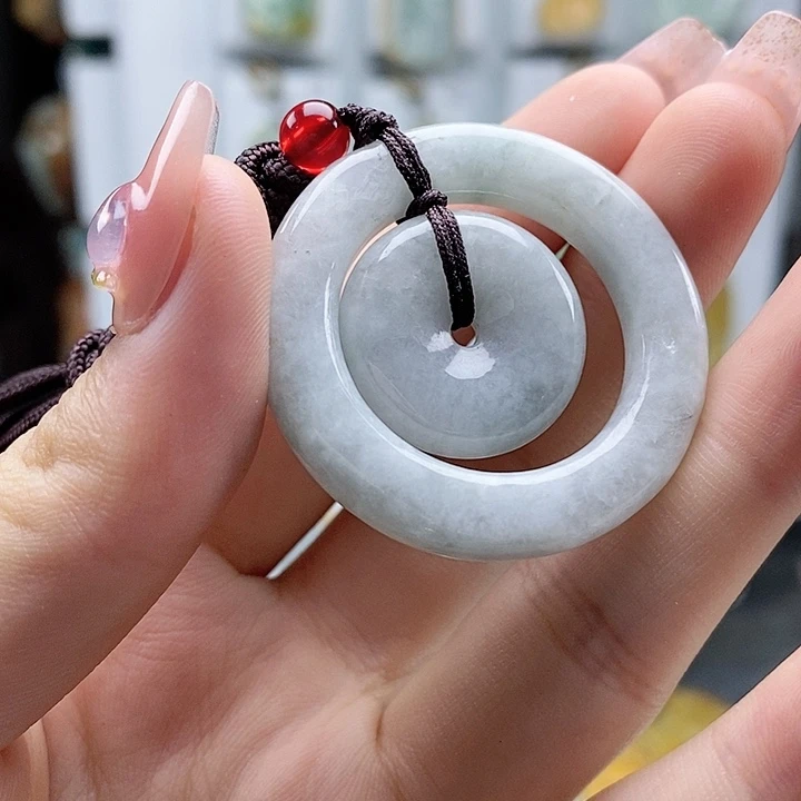 翡翠挂件未镶嵌翡翠
