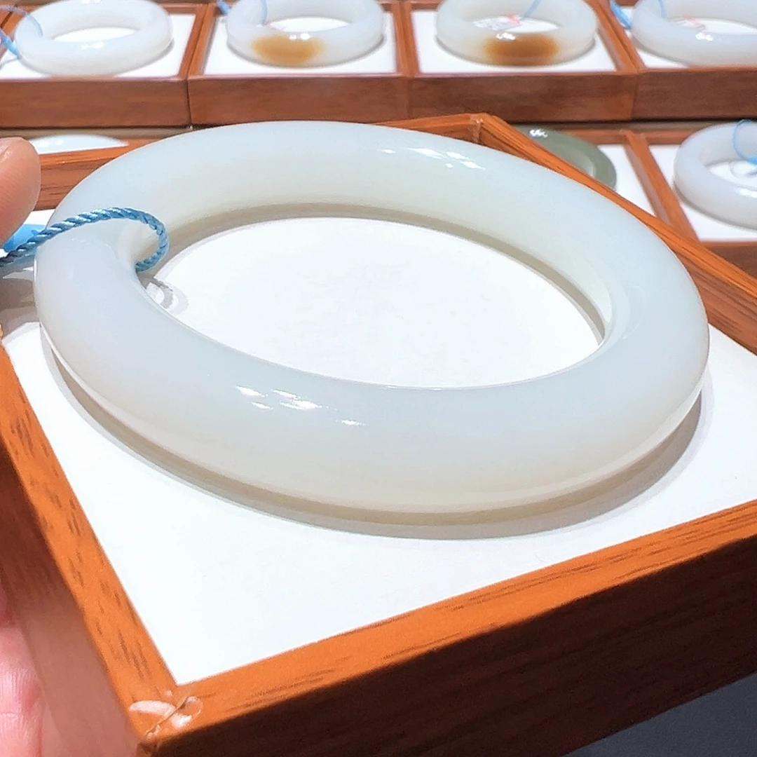 和田玉手镯未镶嵌57