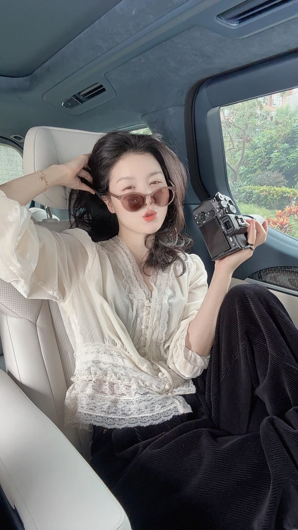 悦悦专属●v领蕾丝珍珠扣丝绒衬衫衣S146