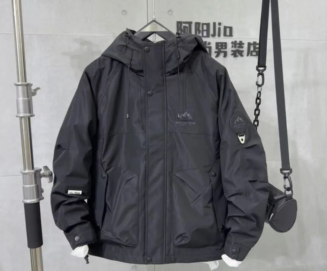 6092#【咕噜星】冬季时尚户外流行情侣款冲锋外套