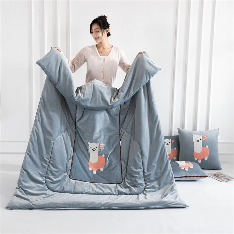 冬季车载抱枕被两用抱枕加厚加绒折叠多功能午睡毯枕头被子二合一