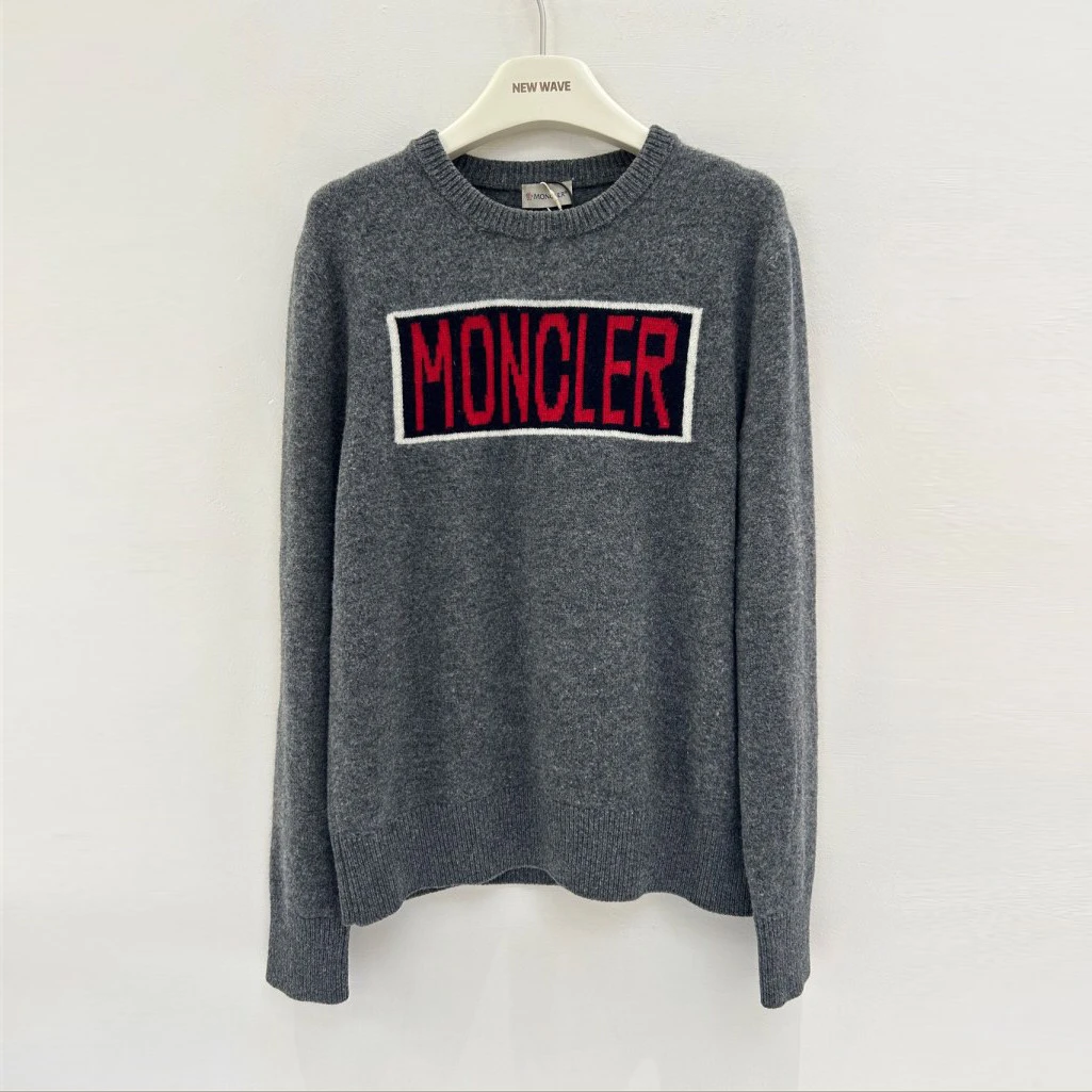 99新moncler蒙口深灰色胸前logo羊毛毛衣m码