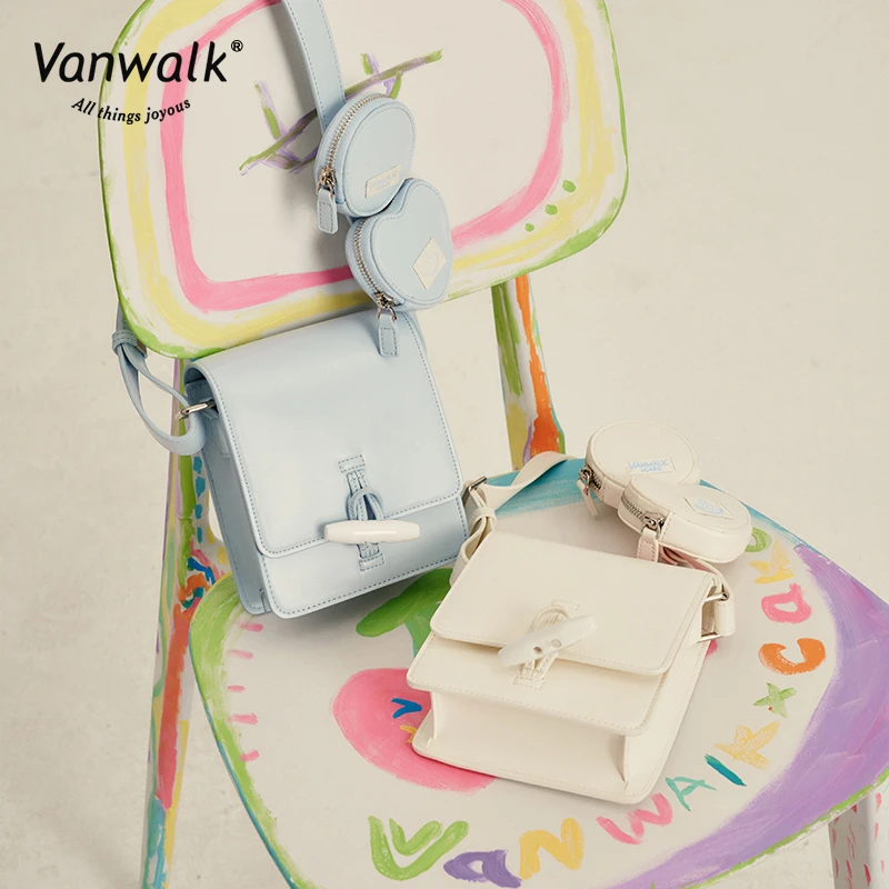 【粉丝礼】VANWALK 复古奶油高级感小方包女ins爱心斜挎单肩包甜