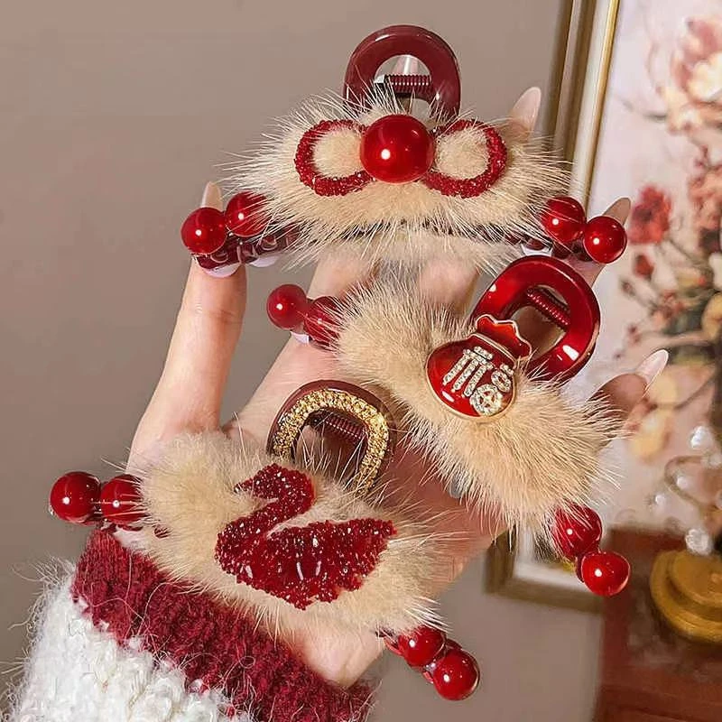 新年红色毛绒珍珠抓夹2024年新款发夹后脑勺盘发鲨鱼夹毛毛发抓