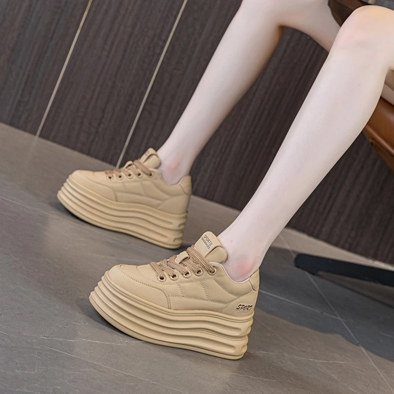 真皮厚底内增高小白鞋女2025春秋季新款爆款松糕小个子软底面包鞋