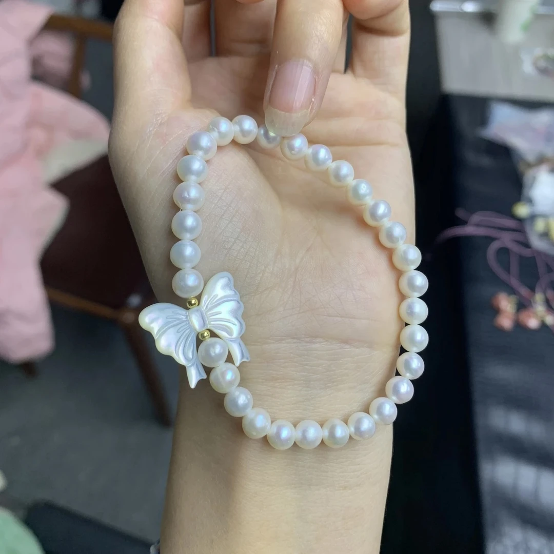 •天然淡水珍珠搭配白贝蝴蝶手串（多样性发货不带证书)