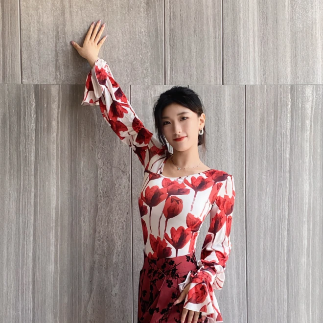【WIN舞服定制】红色郁金香——摩登舞服气质修身时尚斜V领百搭上衣
