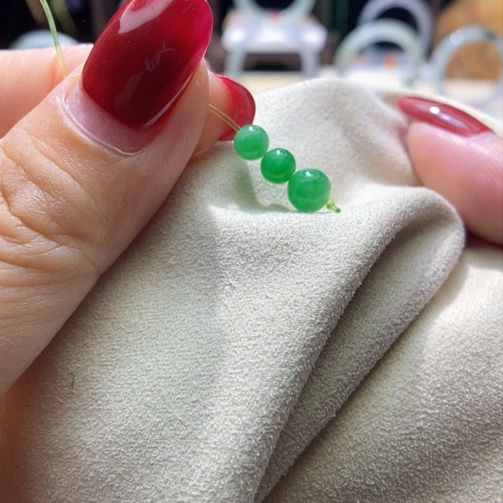 翡翠颈饰未镶嵌圆珠4.4至5.5