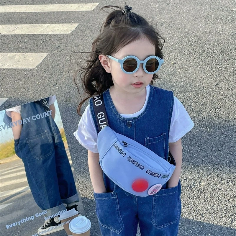 洋气徽章男童小挎包时髦胸包儿童小包包女孩新款2023女童斜挎腰包