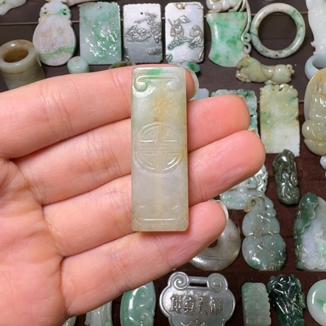 翡翠颈饰未镶嵌俩**爸翡翠颈饰未镶嵌..