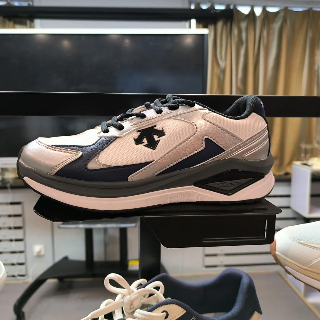 迪桑特DESCENTE银色LCR21休闲运动鞋