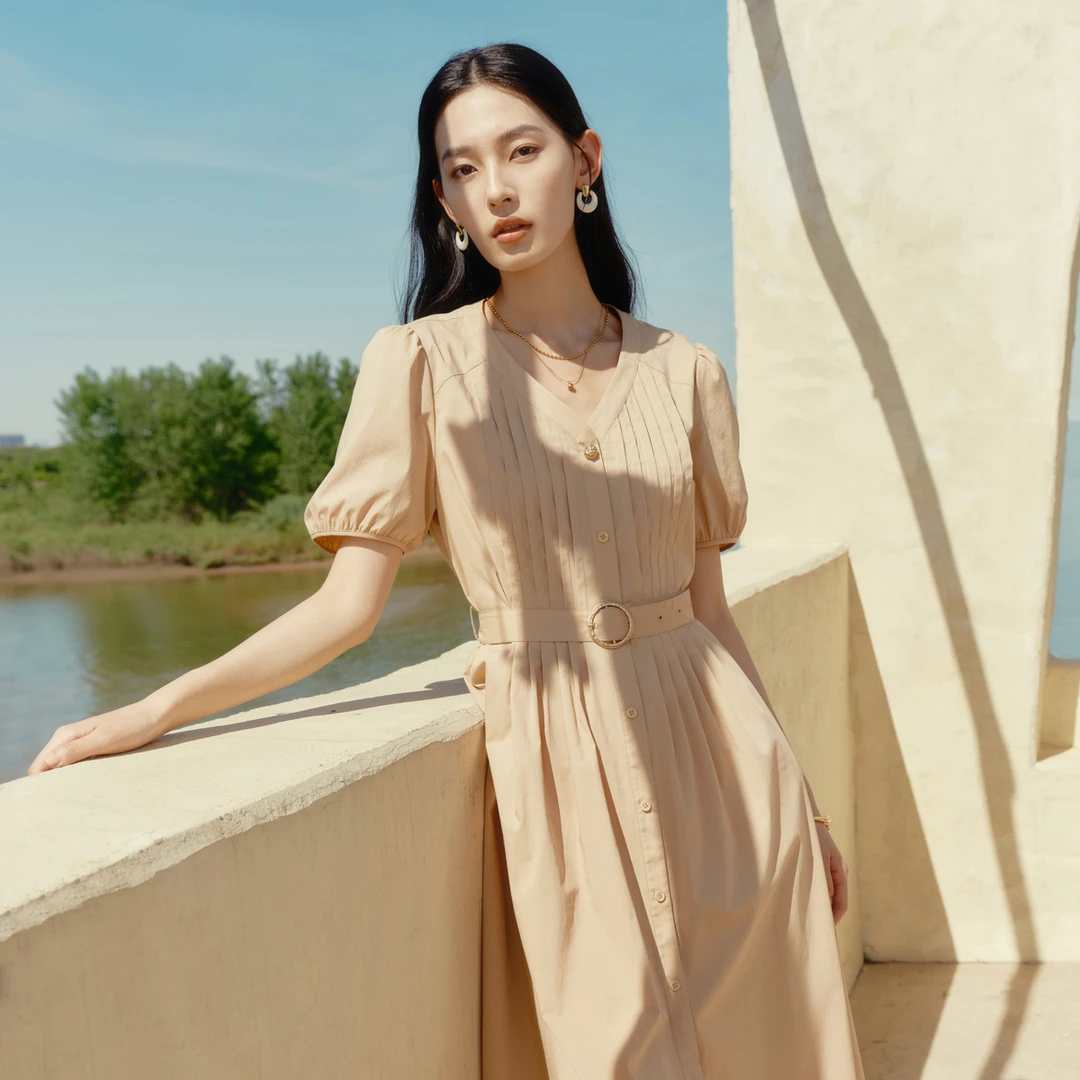 迪赛尼斯夏季简约通勤风气质卡其短袖高腰V领连衣裙