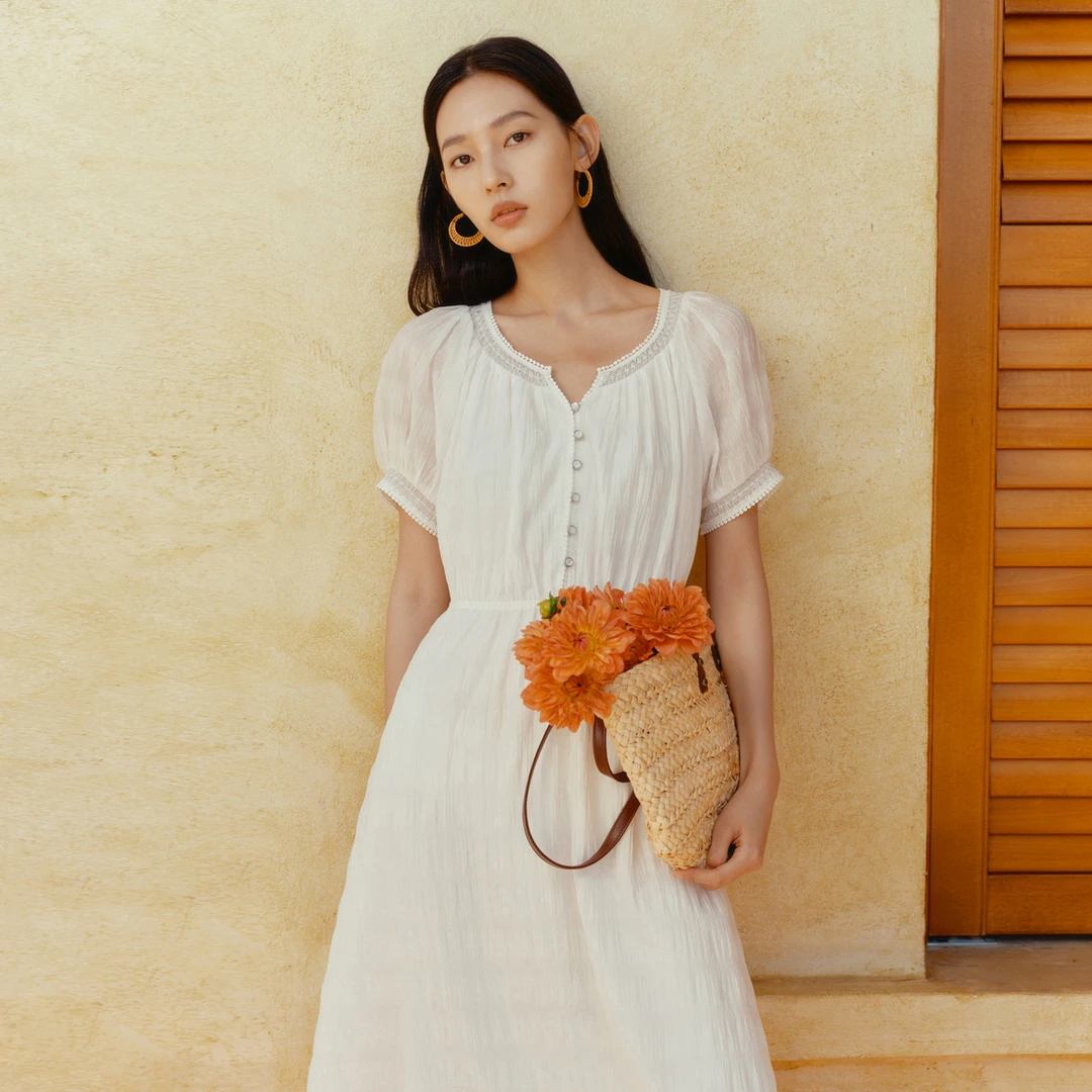 迪赛尼斯夏季气质通勤风小众肌理感长裙短袖白色连衣裙