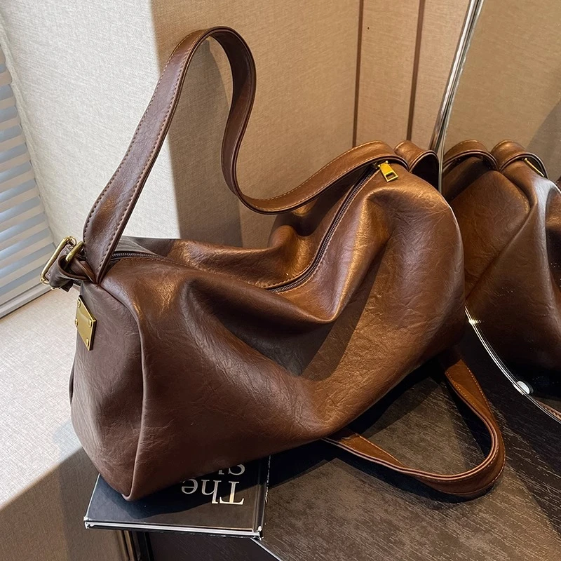 今年流行包包女大容量2023新款秋季百搭单肩斜挎包复古质感枕头包