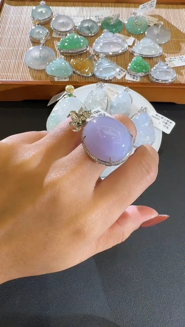 【闪购商品】翡翠吊坠(不含链)18K金镶嵌【源头工厂】钻石镶嵌蛋面