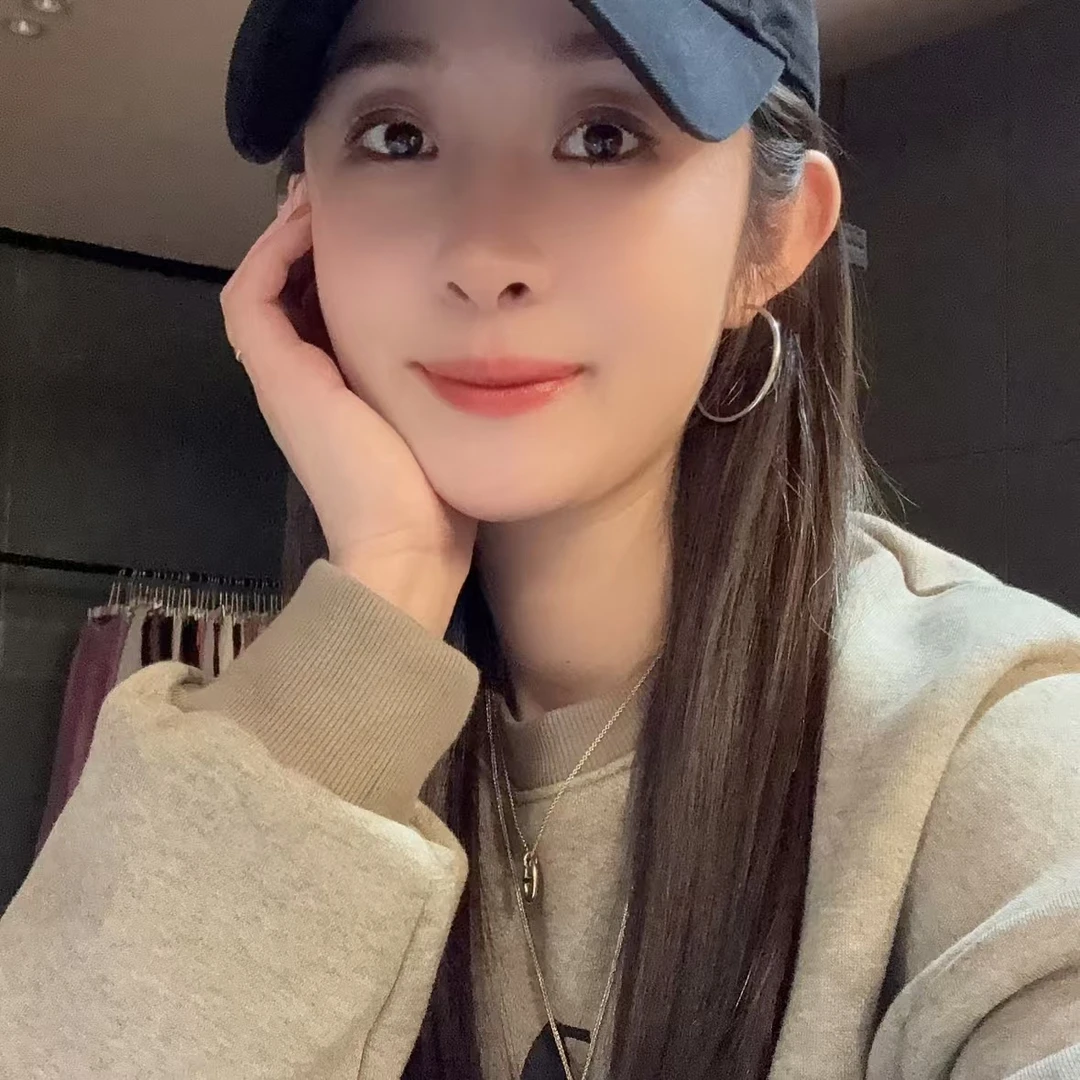 83967余小鱼 浅咖色南瓜汽车休闲韩系百搭加绒圆领秋冬卫衣女装