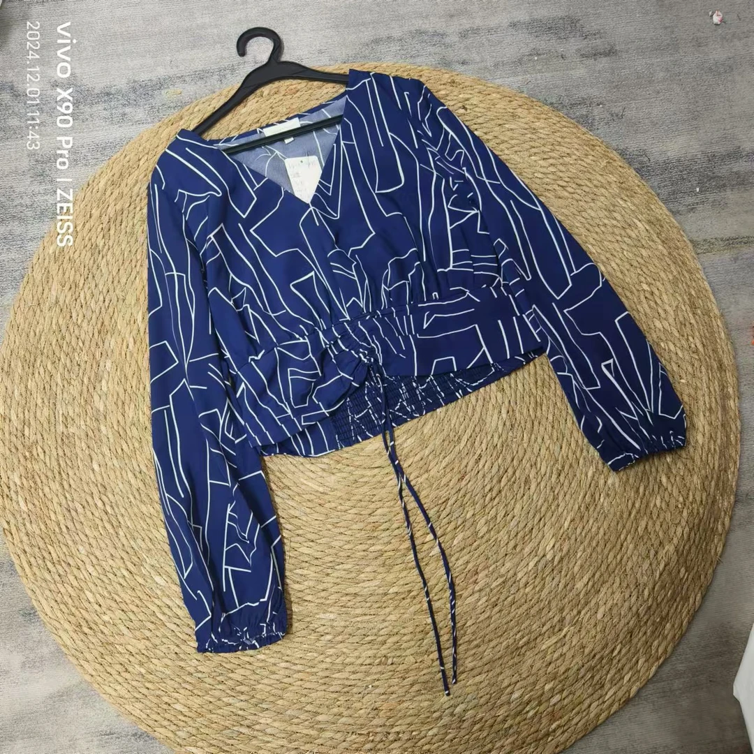 唯琳剪标  4仓T5-10-36695款  宝蓝高腰V领T恤