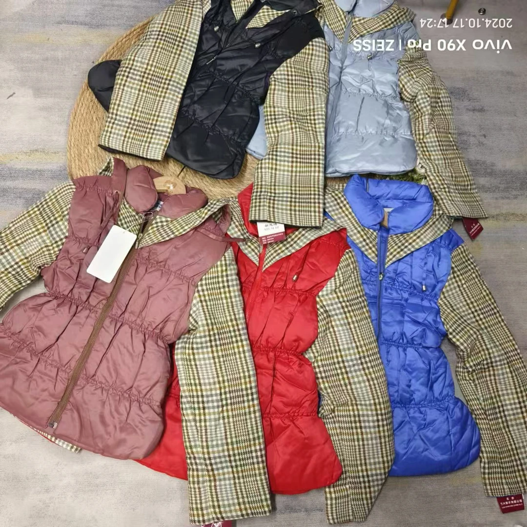 唯琳剪标    8仓B5-15-2337款   拼色格子短款外套