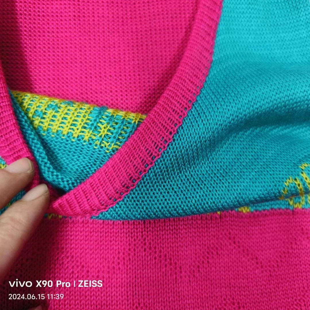 唯琳剪标 拼色针织短袖101