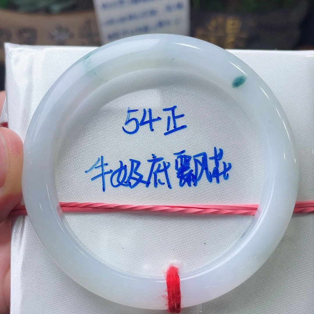 翡翠手镯未镶嵌翡翠手镯