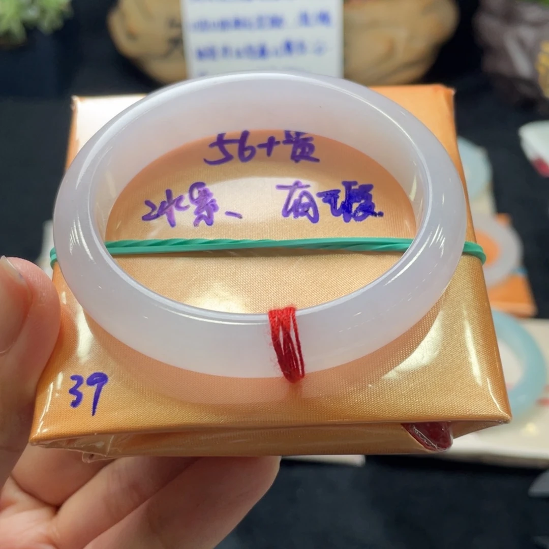 翡翠手镯未镶嵌翡翠56贵