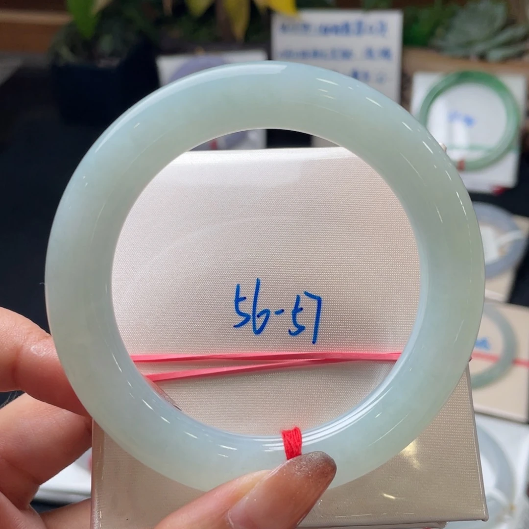 翡翠手镯未镶嵌翡翠手镯