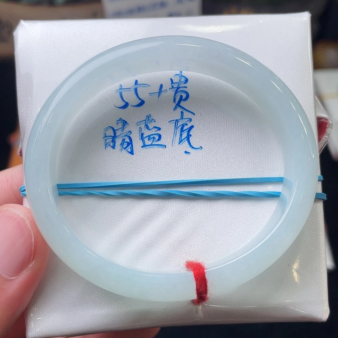 翡翠手镯未镶嵌翡翠手镯