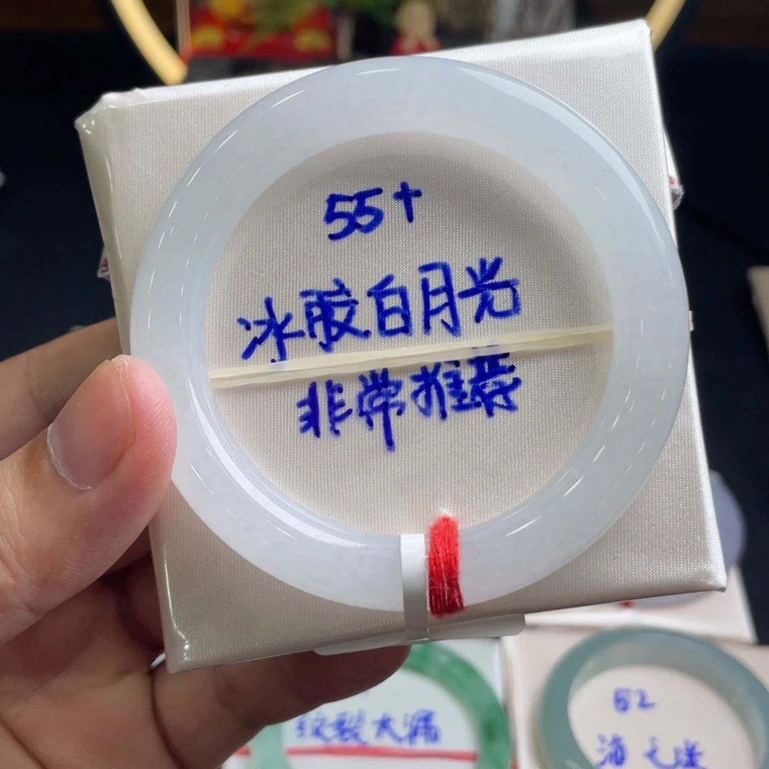 翡翠手镯未镶嵌翡翠手镯