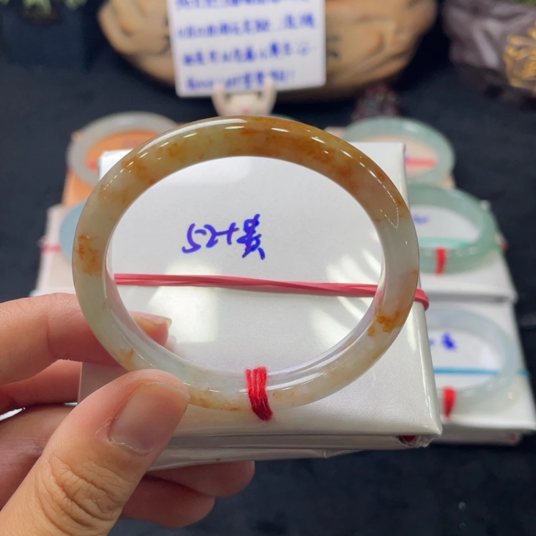 翡翠手镯未镶嵌翡翠52贵