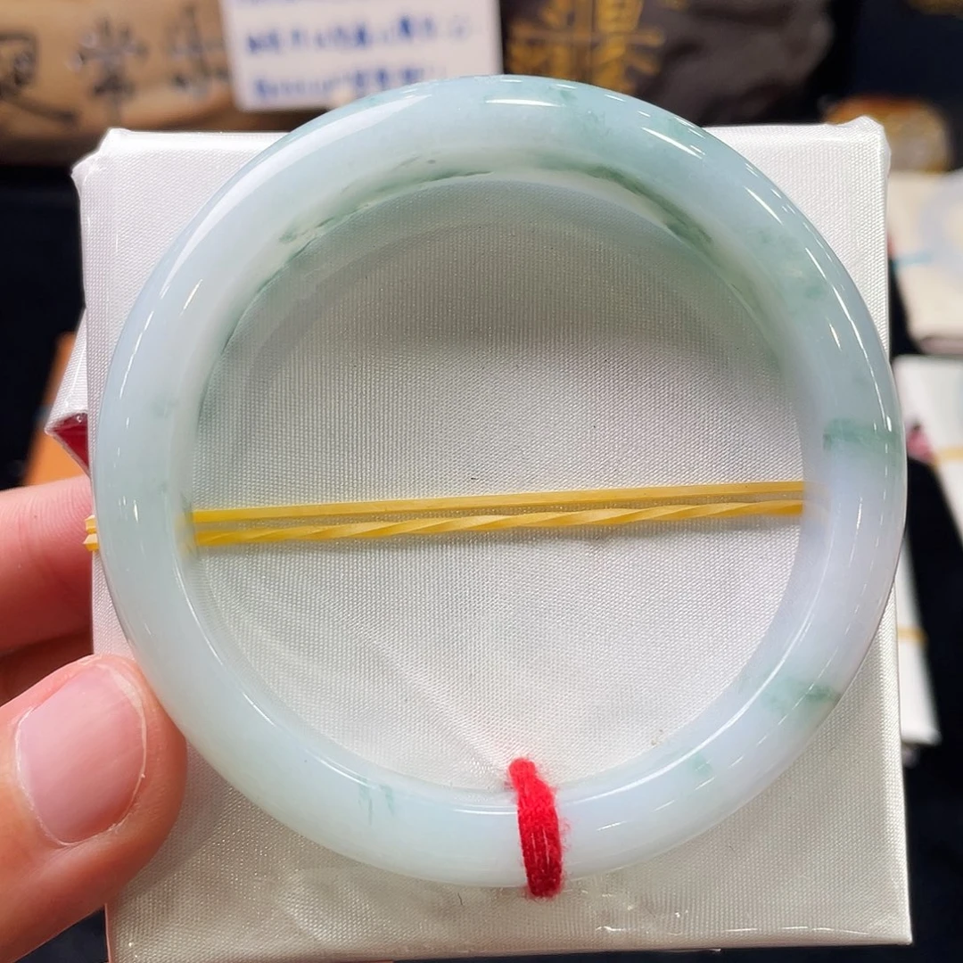 翡翠手镯未镶嵌翡翠手镯