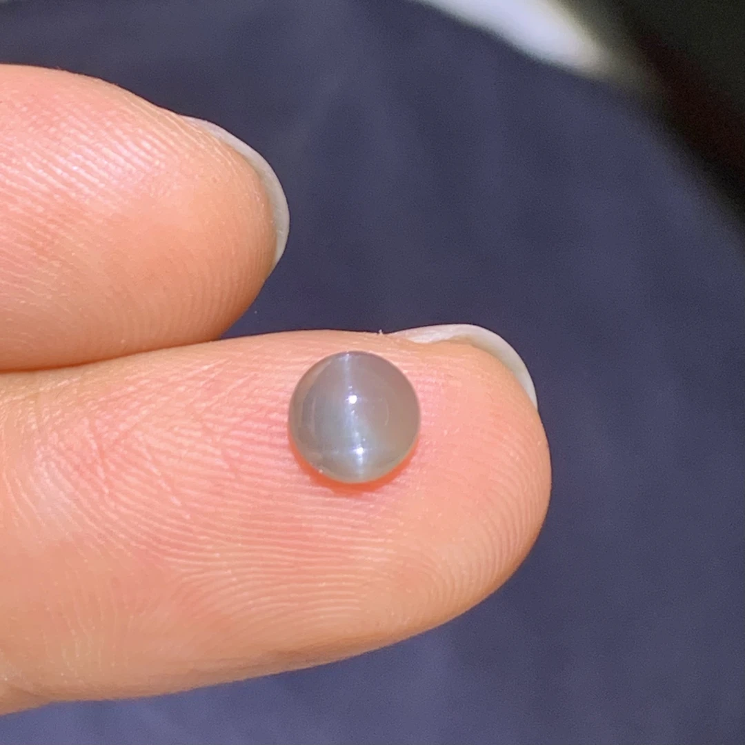 天然斯里兰卡金绿猫眼裸石0.92克拉5.7*5.7毫米色像亚历山大变石