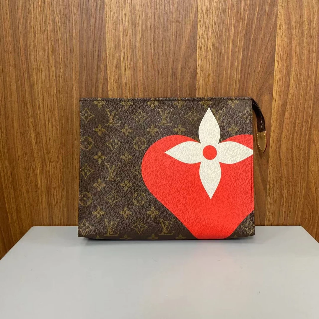 99新 LouisVuitton/路易威登 全原 LV经典老花爱心涂鸦盥洗袋26CM