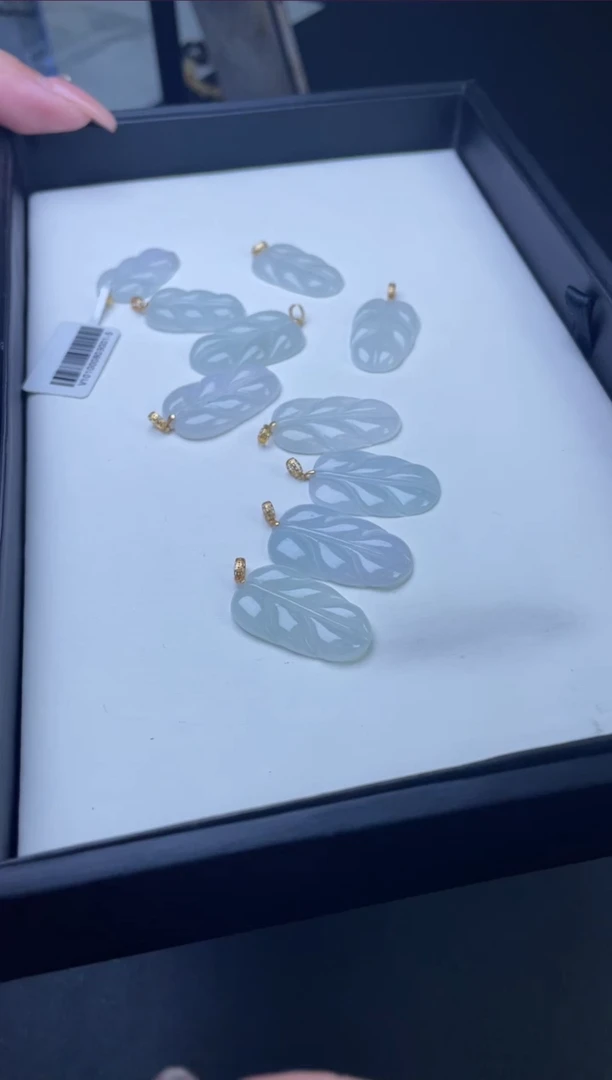 【闪购商品】翡翠颈饰18K金镶嵌叶子（多样性发货一件）