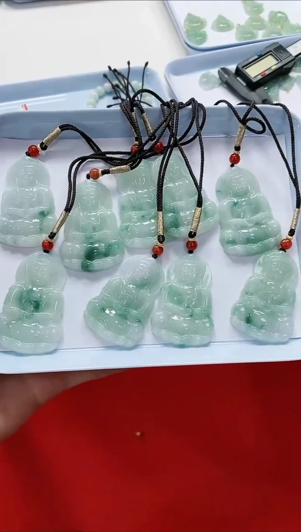 【闪购商品】翡翠颈饰未镶嵌观音（多样性发货一件）