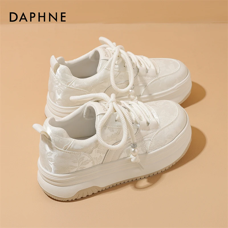 达芙妮圆头百搭小白鞋女款2025夏季新款厚底增高小众运动休闲板鞋