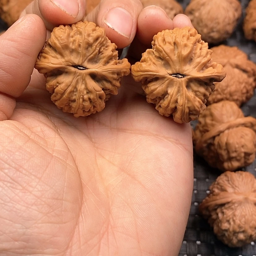 【闪购商品】文玩核桃吊坠在**净红玛瑙