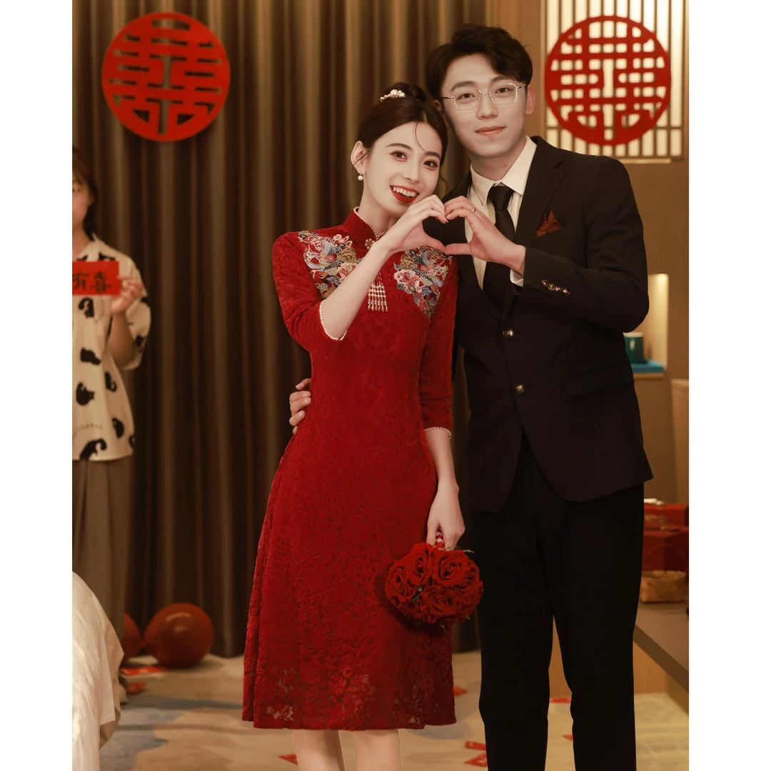 新中式旗袍敬酒服2025新款新娘高级感酒红色小个子刺绣订婚礼服裙
