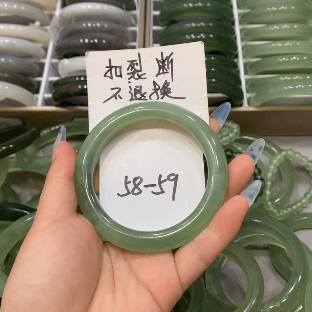 【闪购商品】蛇纹石玉手镯未镶嵌y7