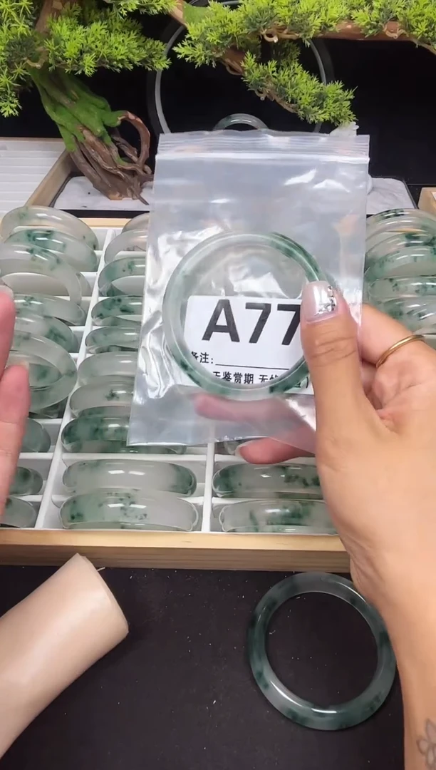 【闪购商品】石英岩玉手镯未镶嵌A77