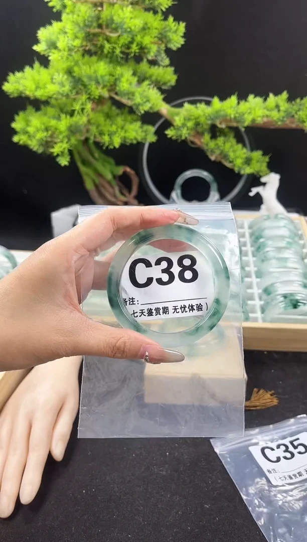 【闪购商品】石英岩玉手镯未镶嵌C38