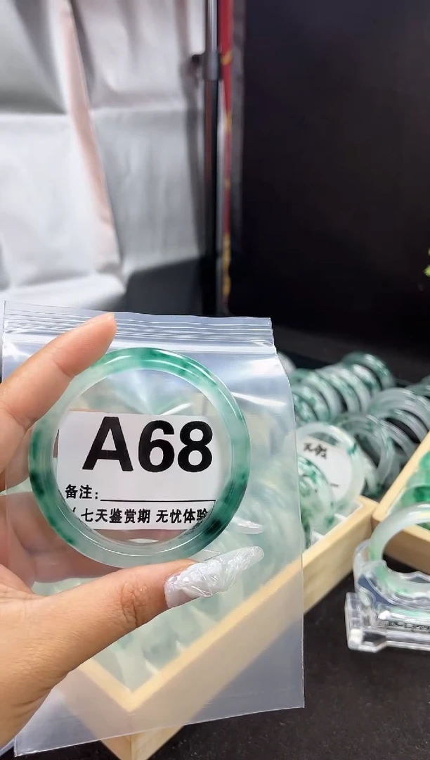 【闪购商品】石英岩玉手镯未镶嵌A68
