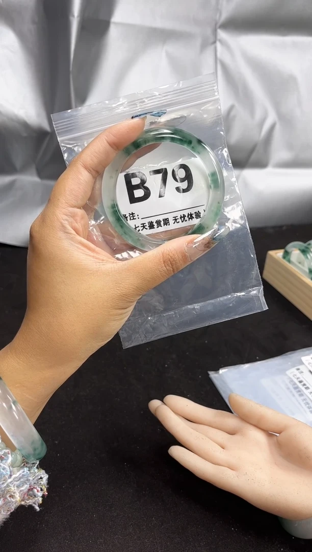 【闪购商品】石英岩玉手镯未镶嵌B79