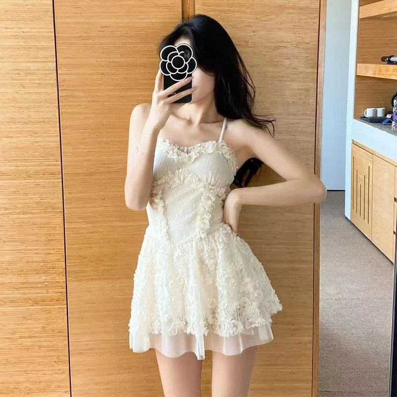 高级感纯欲风泳衣女遮肚显瘦泡温泉ins风洋气吊带式仙女范游泳衣