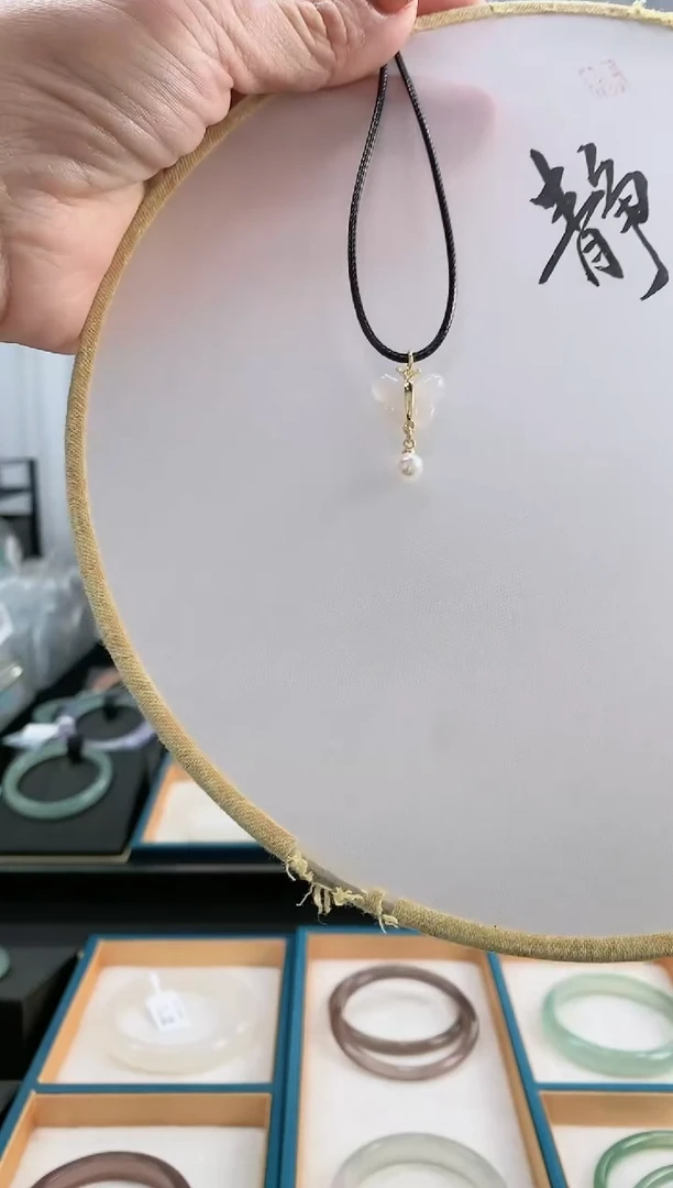 【闪购商品】玛瑙/玉髓手镯未镶嵌蝴蝶吊坠
