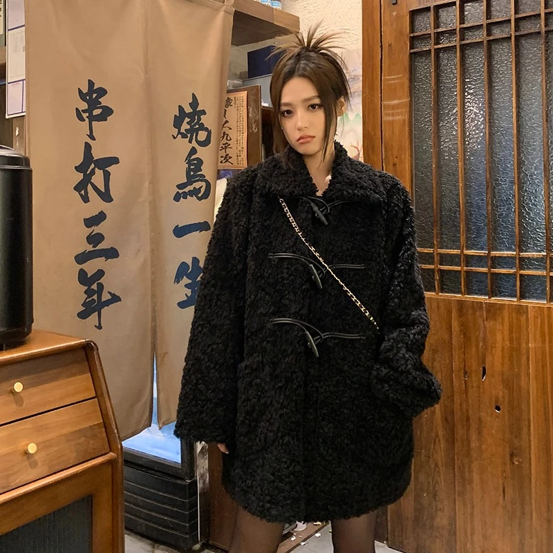 黑色毛毛外套女冬季新款韩版方领牛角扣宽松休闲皮毛一体大衣