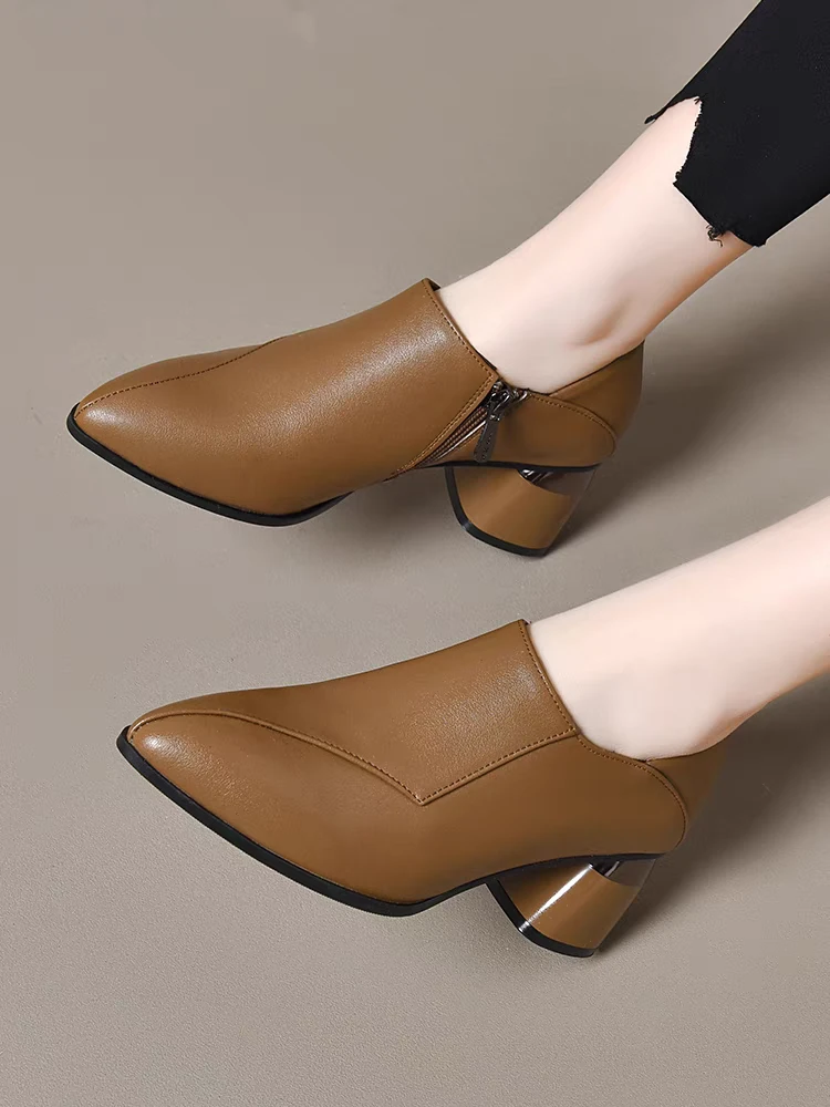 真皮单鞋女2024春季新款粗跟尖头女鞋大码软皮软底深口中跟小皮鞋