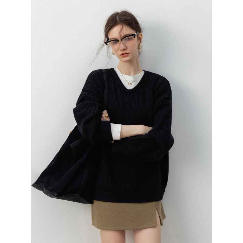 EGGKA “厚质感”黑色V领毛衣宽松显瘦保暖上衣E24A4143AF