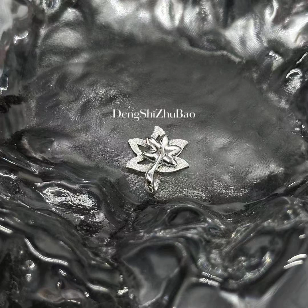 铂金PT950灵动枫叶吊坠 亮砂面工艺 简约 轻奢百搭气质 单吊坠